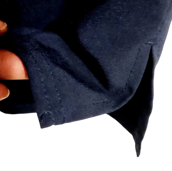 Carhartt | Women's Navy Blue V-Neck Modern Fit Scrubs Top Or Shirt (Size XL) - Picture 9 of 12